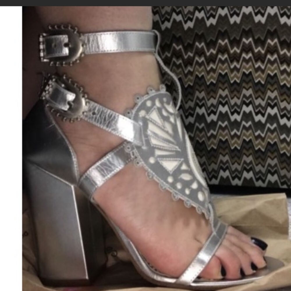 Givenchy Silver 💕 Sandals Shoes Retails $570 - Picture 6 of 6